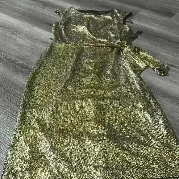 Dresses & Skirts - Tahari Arthur S.Levine gorgeous dress